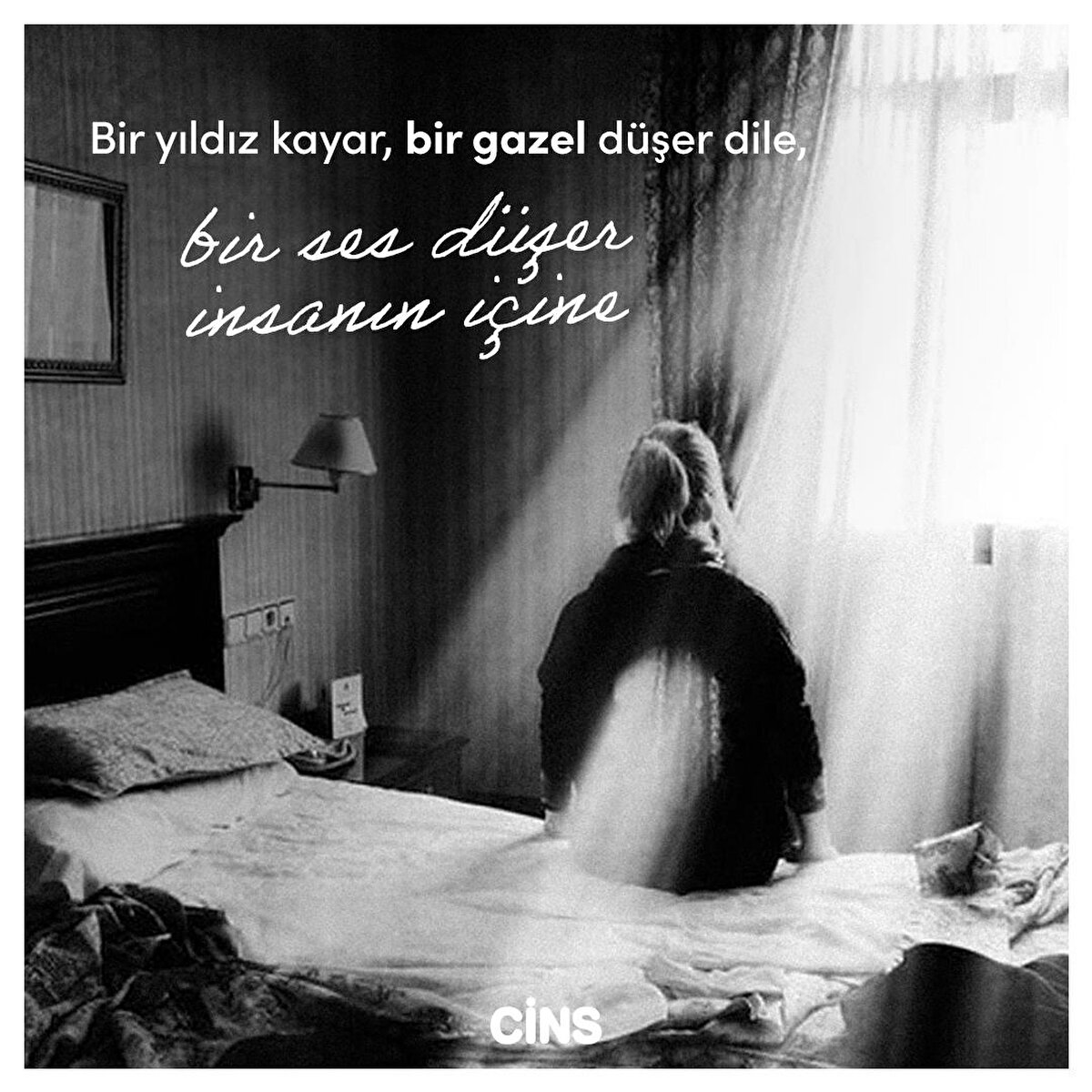 Bir yıldız kayar, bir gazel düşer dile, bir ses düşer insanın içine