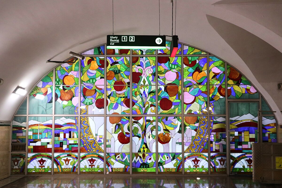 Her istasyonu farklı içeriklerle tasarlanan Almatı Metrosu, şehrin en ilgi çeken turistik güzergâhları arasında.