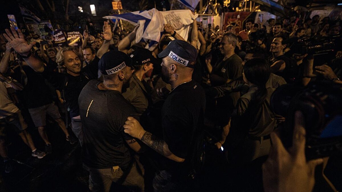 İsrail`in 7 Ekim`den bu yana Gazze Şeridi`ne düzenlediği saldırılarda en az 15 bin 694’ü çocuk, 10 bin 279`u kadın olmak üzere 37 bin 551 Filistinli öldü, 85 bin 911 kişi yaralandı.