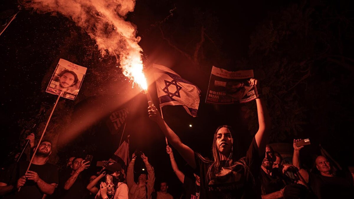 Enkaz altında halen binlerce ölü olduğu bildirilirken, halkın sığındığı hastane ve eğitim kurumları hedef alınarak sivil altyapı da tahrip ediliyor.