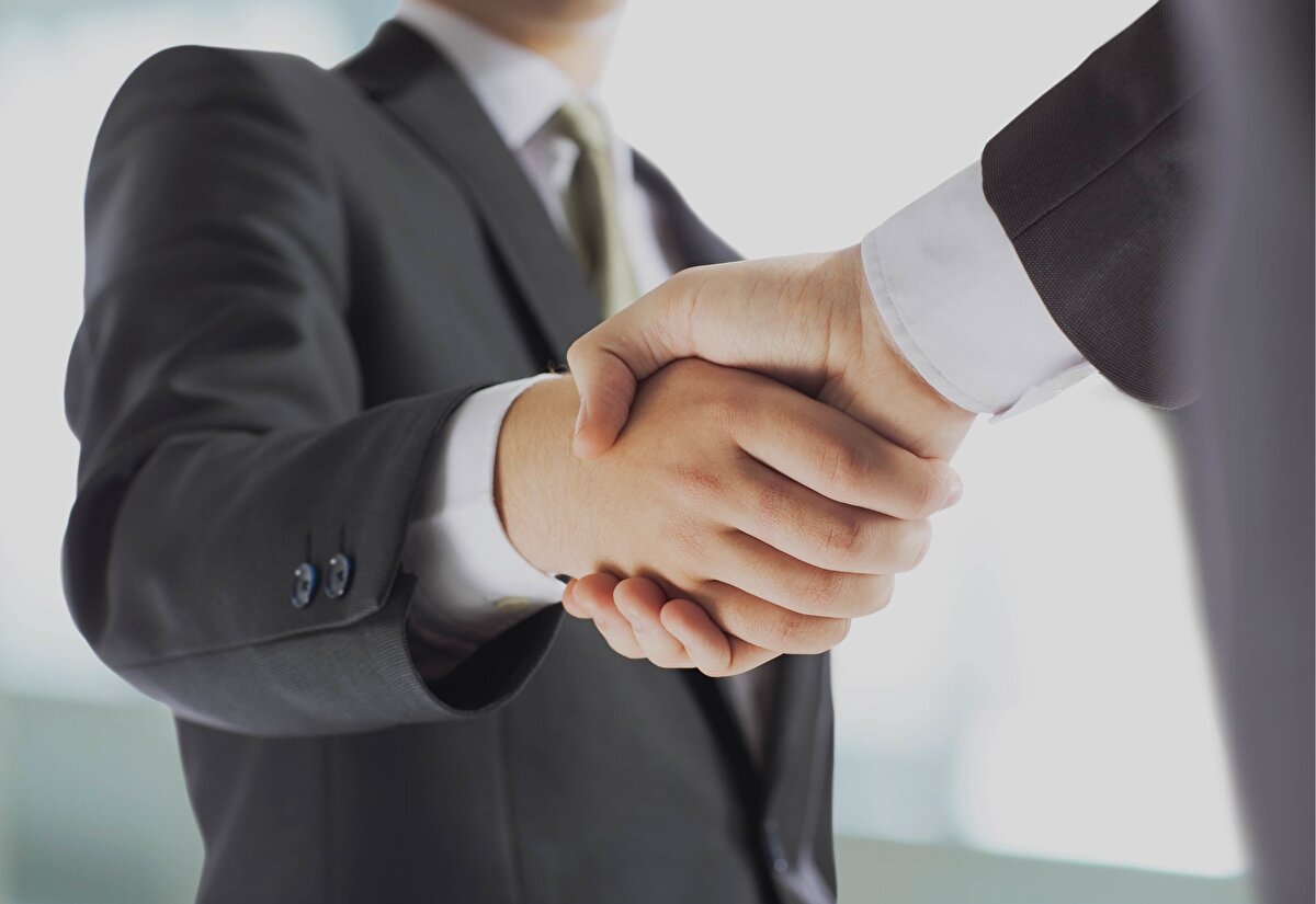 Yıldız, özellikle yeme içme, perakende, depo ve lojistik gibi alt sektörlerde dikkat çekici ücret artışları yaşandığını belirtti. Bu alanlardaki işverenler, adayların taleplerini karşılamak amacıyla maaşlarda ciddi artışlar yaparak yeni asgari ücret seviyesini 24.000-24.500 lira bandında yükseltti.