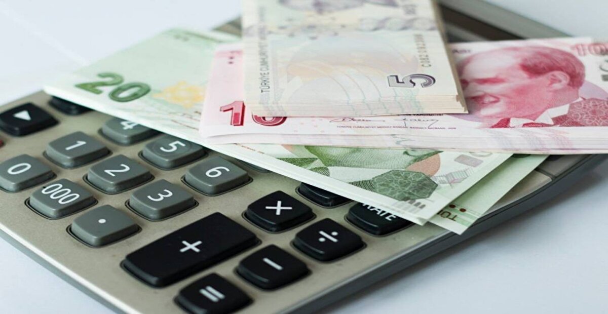 Sonuç olarak, hizmet sektöründe asgari ücret seviyesinin 24 bin lira bandına yükselmesi, sektörün bu koşullar altındaki çalışanları içerisine çekme çabalarının bir göstergesidir. İşverenlerin bu stratejileri, iş gücü piyasasında rekabeti artırırken, çalışanların da iş tercihlerini etkilemede önemli bir faktör haline gelmiştir. Çalışma ve Sosyal Güvenlik Bakanlığı'nın bu dinamiklere nasıl yanıt vereceği ise merakla bekleniyor.