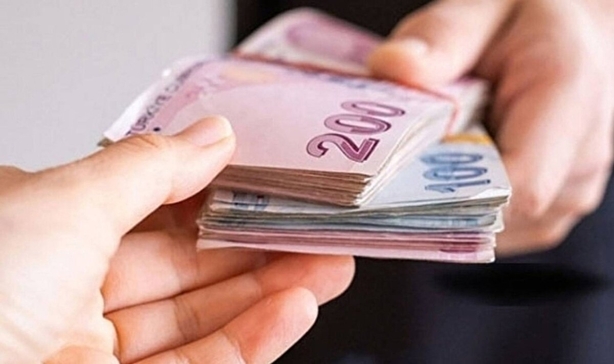 Kira Elden Ödenmemeli<br>Elden yapılan ödemelerde, ödemenin yapıldığına dair yazılı bir belge alınmalıdır. Aksi halde, kiracı ödediği kira bedelini ispatlayamaz ve bu durum kötü niyetli ev sahipleri tarafından sorun yaratabilir.. bu haber metnini farklı cümlelerle aynı anlama gelecek şekilde tekrar yaz.