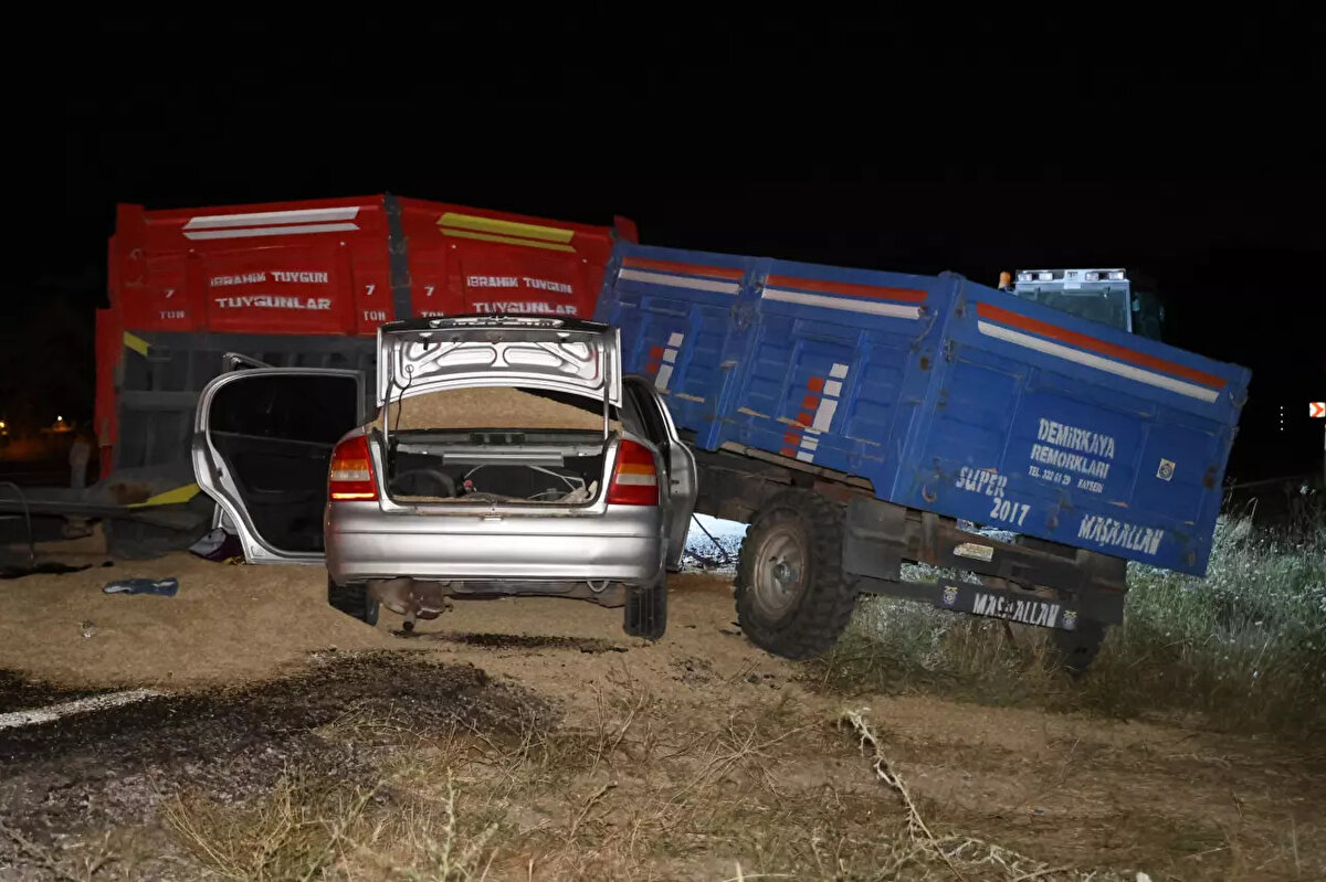 Gece saatlerinde Hacıbektaş-Nevşehir karayolu Yenice Köyü yakınlarında kaza meydana geldi. E. G.’nin kullandığı arpa yüklü 40 DL 430 plakalı traktör tarla yolundan ana yola çıktığı esnada, Kadir Tekin kullandığı 40 EV 919 plakalı otomobil çarpıştı.
