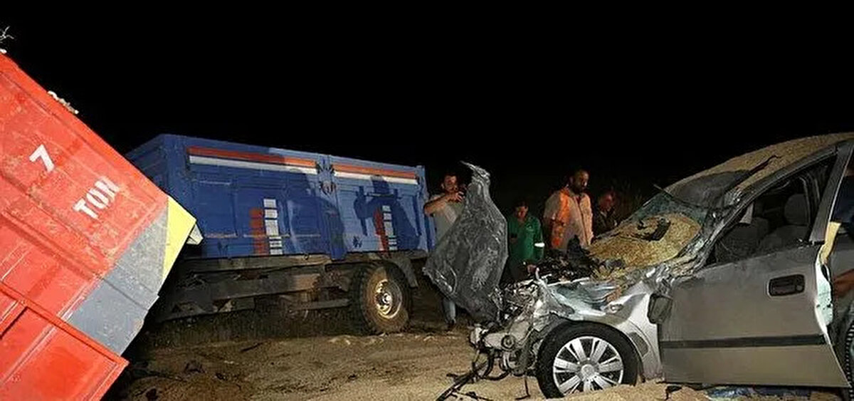 Kaza sonrası traktör sürücüsü jandarma ekipleri tarafından gözaltına alınırken, kaza ile ilgili soruşturma başlatıldı.