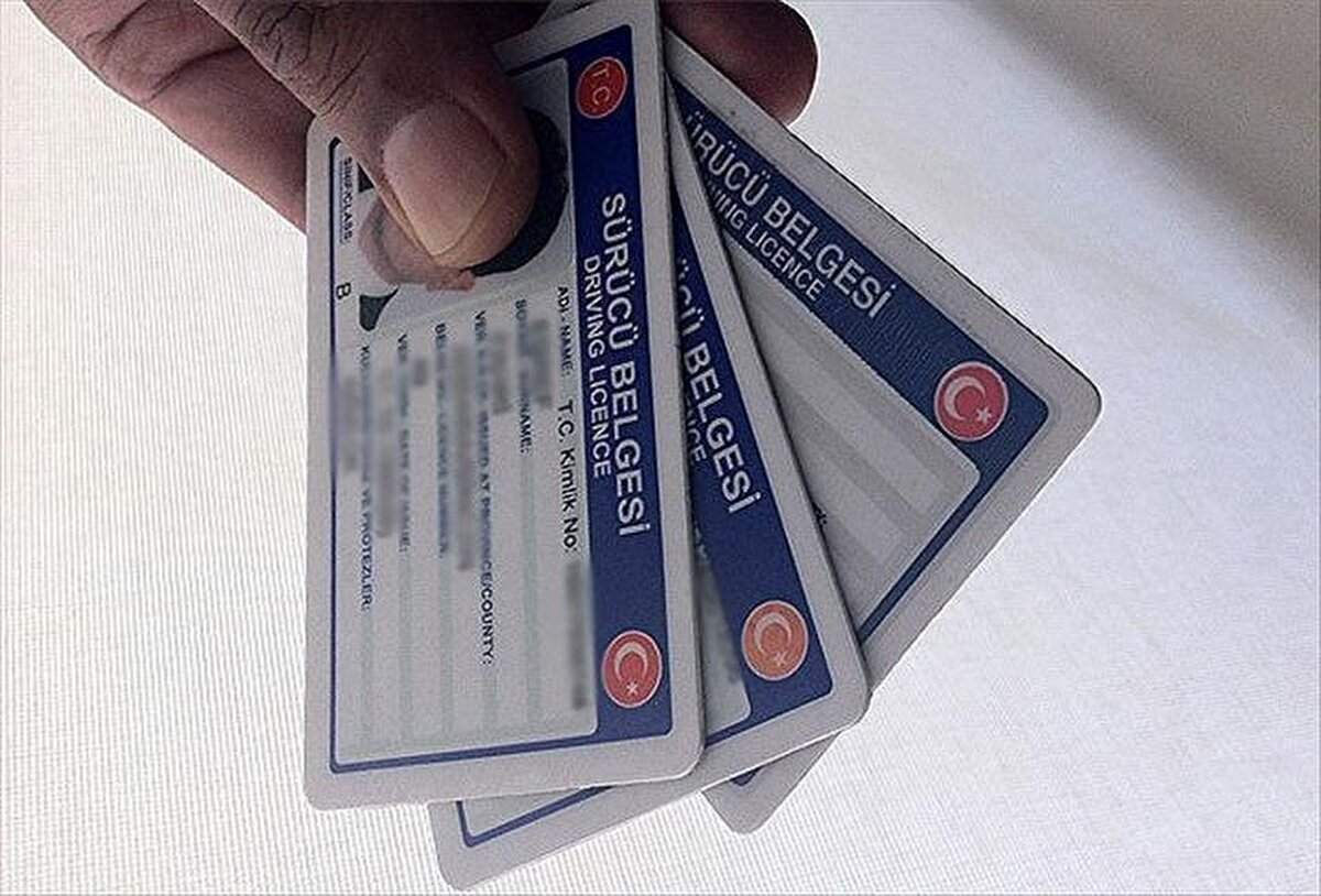 Geçtiğimiz günlerde de Özel Motorlu Taşıt Sürücüleri Kursu Yönetmeliğinde Değişiklik Yapılmasına Dair Yönetmelik, Resmi Gazete'de yayımlanmıştı.<br>