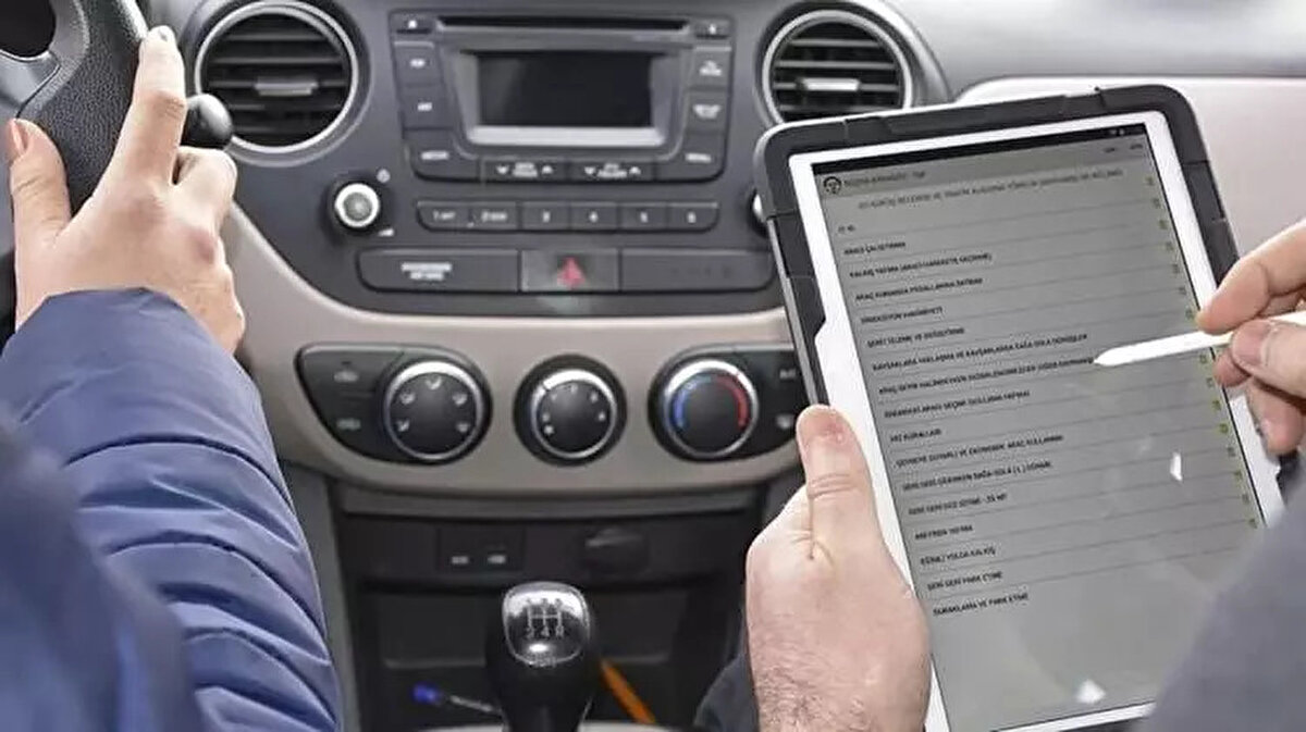 Sınavlarda başarı gösteren kursiyerler, elektronik ortamda düzenlenen Motorlu Taşıt Sürücüleri Kursu Sertifikasını e-Devlet sistemi üzerinden alabilecek.<br>