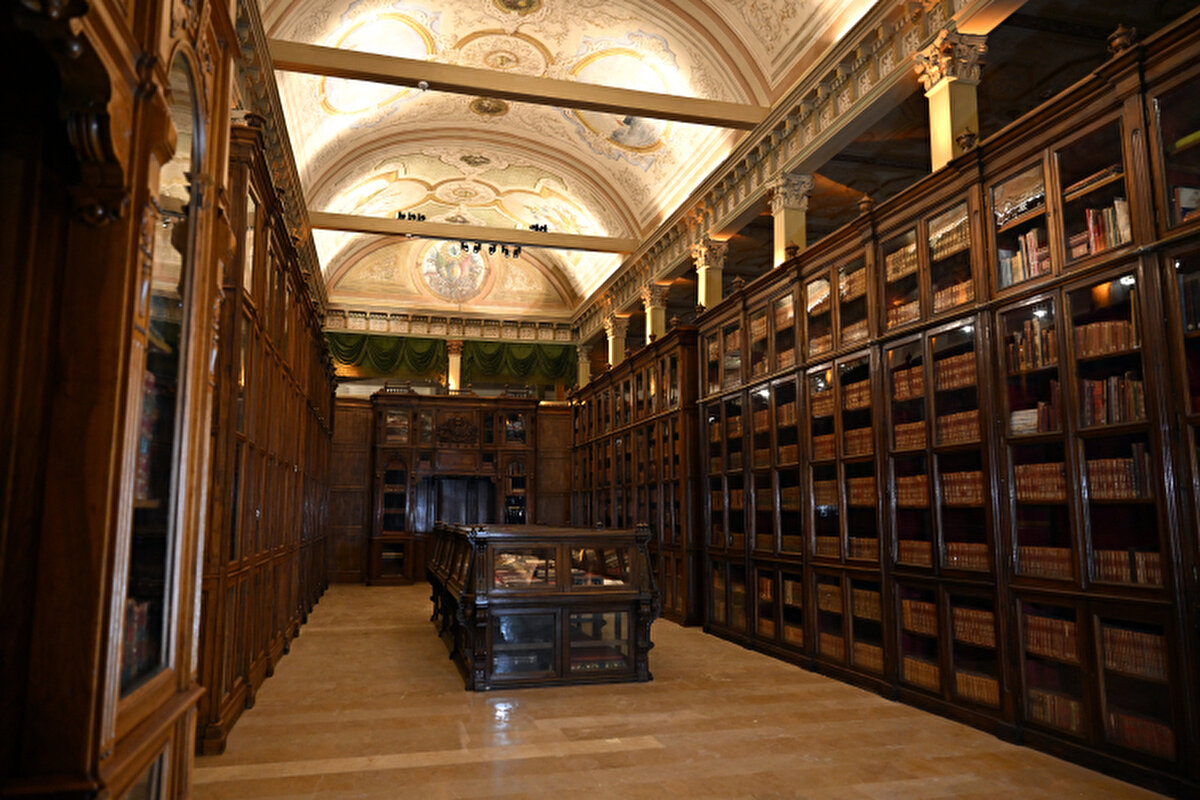 Uzun yıllar süren restorasyon, konservasyon ve peyzaj çalışmalarının tamamlandığı Yıldız Sarayı'nda, "Büyük Mabeyn Köşkü", "Çit Kasrı", "Küçük Mabeyn Köşkü" ve "Harem Dairesi" gibi yapılar, tarihlerinde ilk kez ziyaretçilere açılacak.