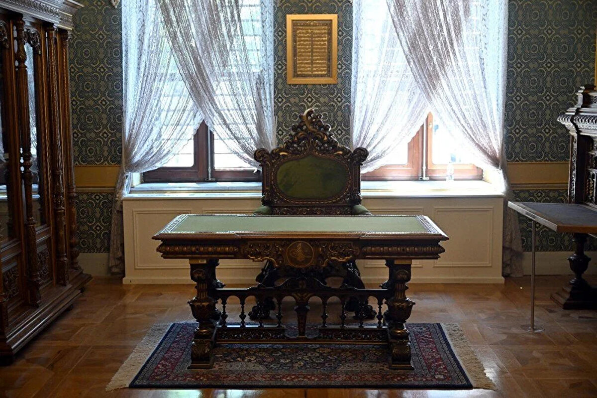 Sultan II. Abdülhamid'in yaşamına, karakterine ve liderliğine ışık tutan eserler, onunla özdeşleşen ve Avrupa ile Orta Doğu'nun en önemlilerinden biri olan kütüphane ve marangozhanenin yanı sıra Yıldız Albümleri'nden seçilen fotoğraflar da ilk kez tarih ve sanat meraklılarının ilgisine sunulacak.