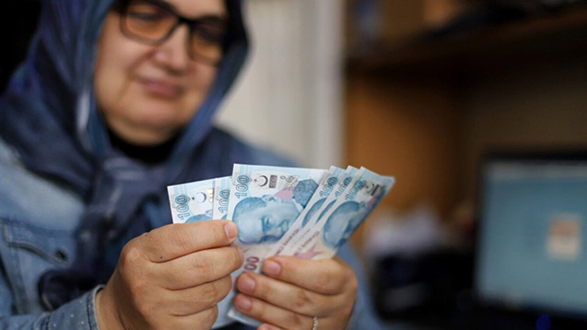 Sosyal Güvenlik Kurumu (SGK) tarafından yapılan duyuru sonrasında, Emekli Sandığı kapsamında emekli, malul, vazife malulü, dul veya yetim aylığı alanların 2024 yılı temmuz dönemi zam farklarının yatacağı tarih belli oldu.