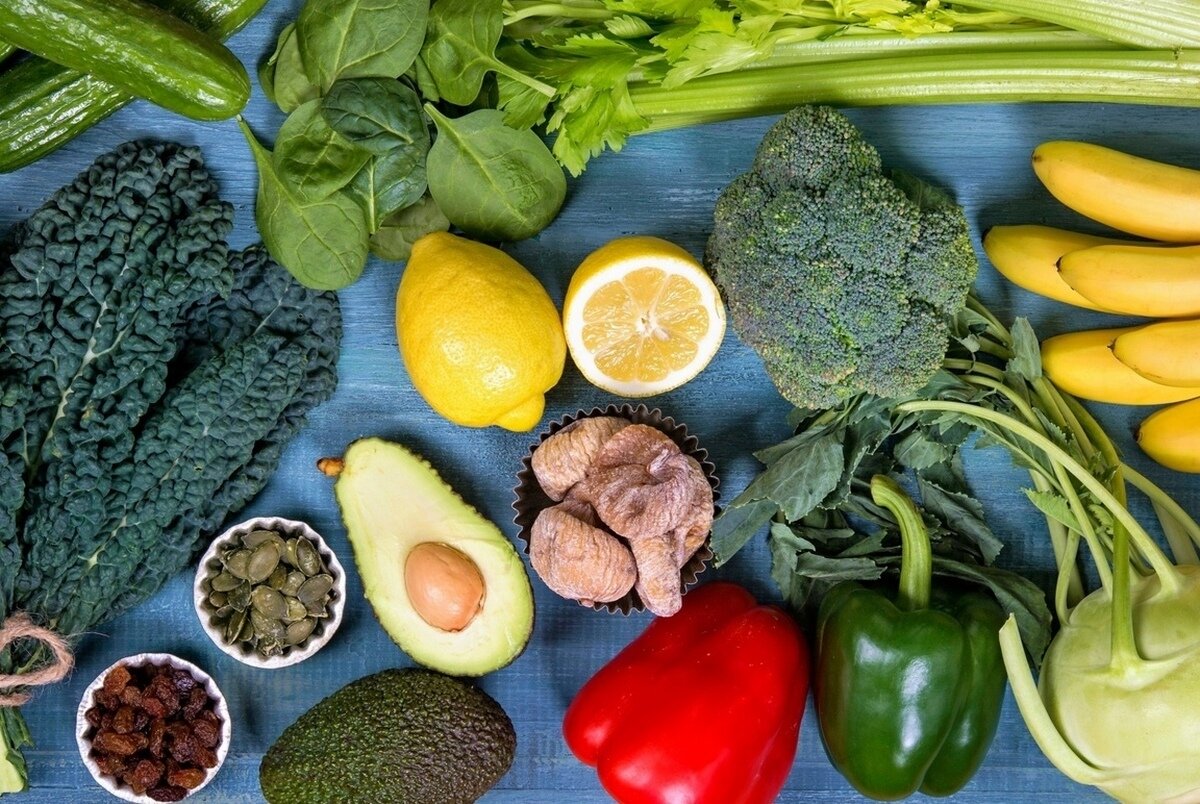 Akşam yemeği saatinin çok geçe bırakılmaması, mümkünse en geç saat 20.00 gibi yenmesi gerektiğinin altını çizen uzmanlar, "Uyumadan 2-3 saat öncesinde minik bir ara öğünle günün bitirebileceğini" dedi.