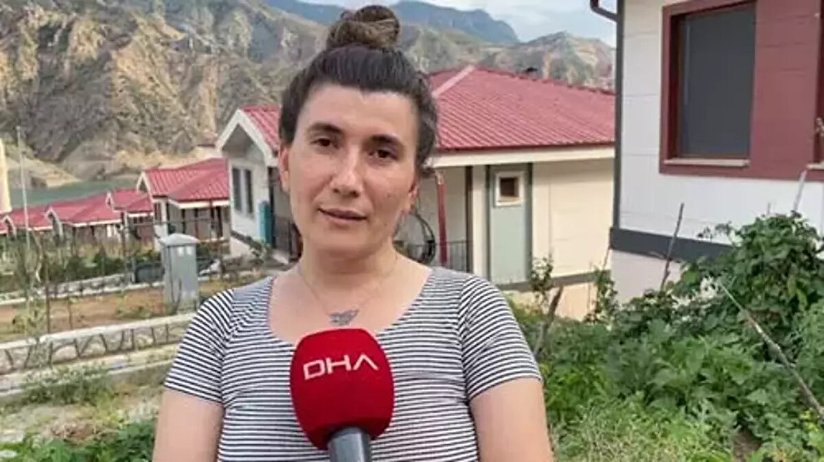 Çevreli köyünde yaşayan Betül Ardıç Aykan ise “Köyümüz, diğer köylere göre daha dağınık bir köydü. Yeni mahallemizde diğer mahallelere çok yakın ve güzel bir yerde oldu. Göl manzaramız var. Aynı zamanda villa tipi evlerimiz var. Herkesin istediği gibi ektiği bahçeleri var” dedi.