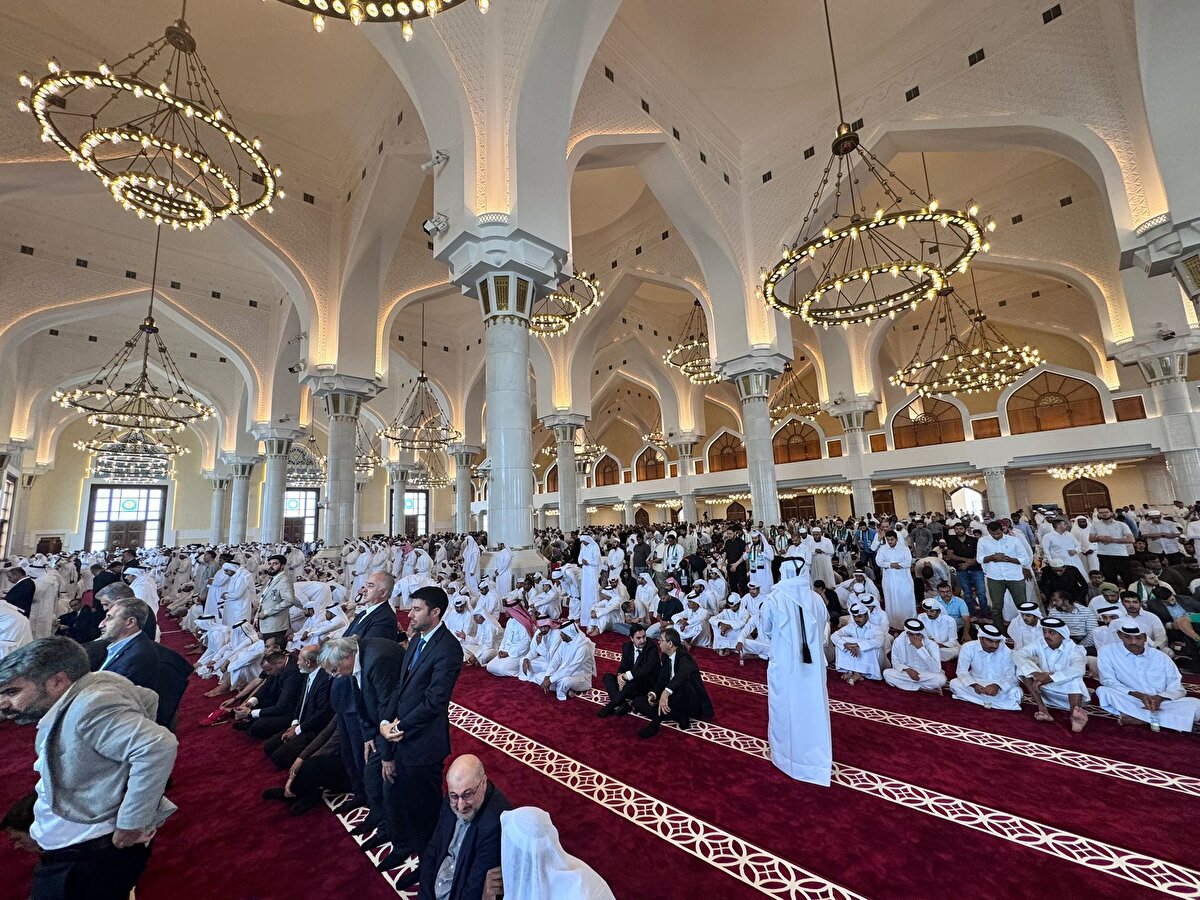 İran’ın başkenti Tahran’da suikast sonucu hayatını kaybeden Hamas Siyasî Büro Başkanı İsmail Haniye için dün Tahran’da cenaze töreni düzenlenmiş, daha sonra ise Haniye’nin naaşı Katar’a nakledilmişti. Bugün ise Haniye için Katar’ın başkenti Doha’da cuma namazını müteakip cenaze töreni düzenlendi.