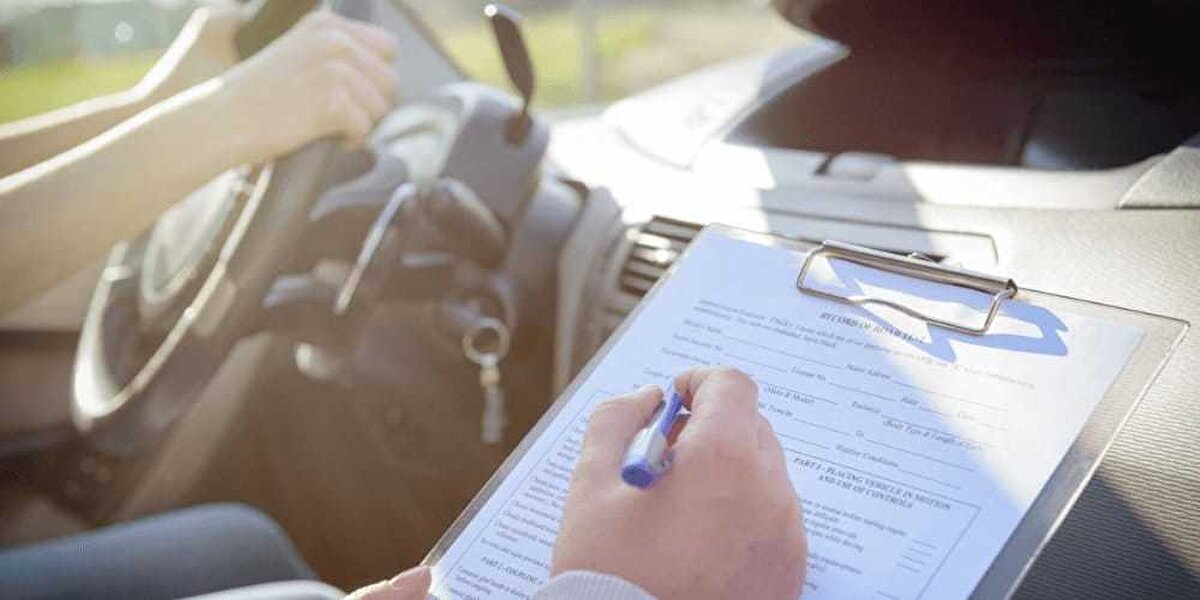 Geri parkta daha önce bir hamle ile içeri giriş ve aracı park etmek, iki hamleyle düzeltme varken, yapılan değişiklik ile bir hamle daha uzatılacak. Adaylara bir hamle daha fazladan yapma şansı tanınacak.
