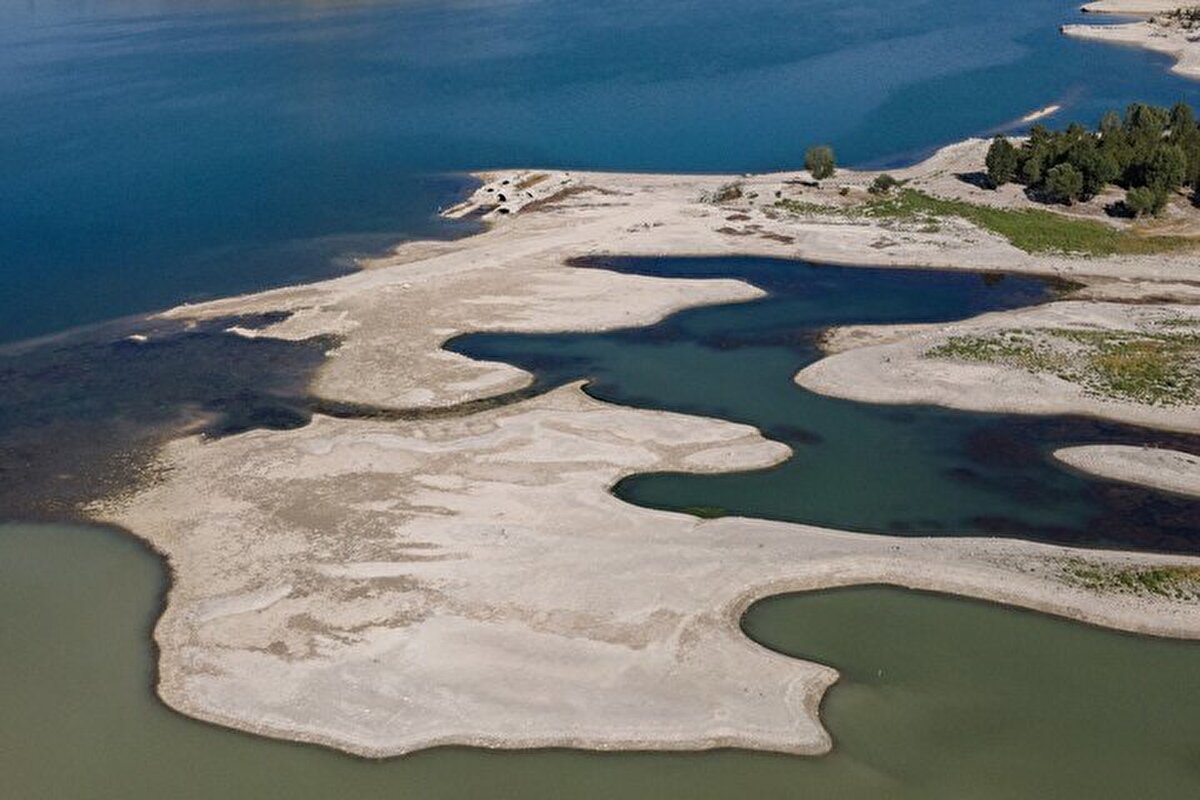 Havaların kurak gitmesi ve yağmurların az yağmasından dolayı baraj suları çekilince Altınapa Hanı yeniden gün yüzüne çıktı ve suyun altından tarih fışkırdı.
