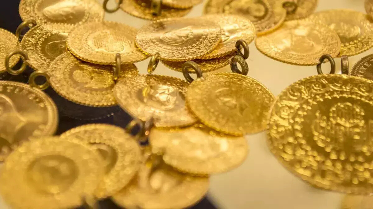 Analistler, acil faiz indirimi kararının, Fed'in piyasalar üzerindeki kontrolünü kaybettiği şeklinde değerlendirilebileceğini belirterek, bankanın kısa vadede atacağı adımları yatırımcıların odağında olduğunu bildirdi.