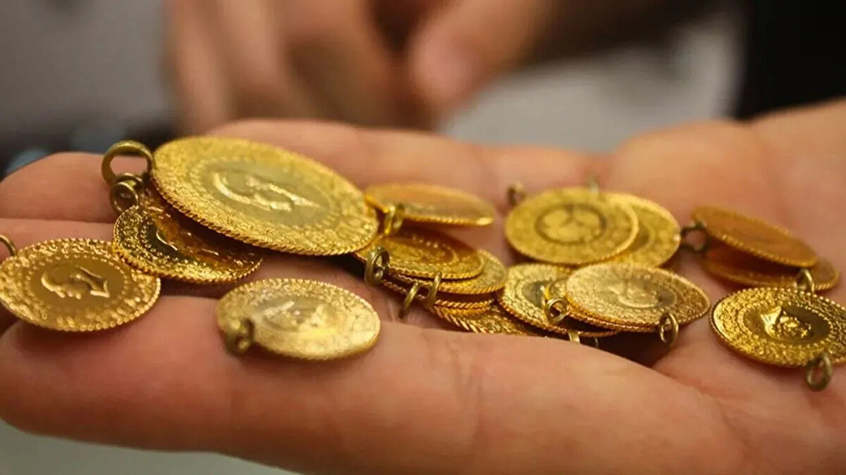 ABD'nin resesyon endişelerinin güçlenmesi, dün küresel hisse senedi piyasaları başta olmak üzere riskli varlıklarda sert düşüşlere yol açarken, ABD Merkez Bankası'nın (Fed) piyasalardaki endişeyi yatıştırmak için acil toplanarak faiz indirimi yapma ihtimali gündeme geldi.