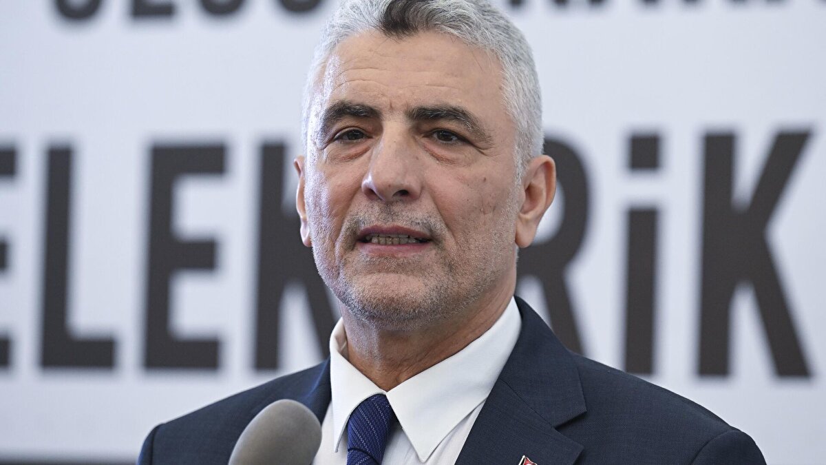 Bakan Bolat, ayrıca Çin’den ucuza araç getirilip satılmasıyla ilgili olarak, "Gerekli kararları aldık, yakında açıklayacağız" sözlerine yer verdi.