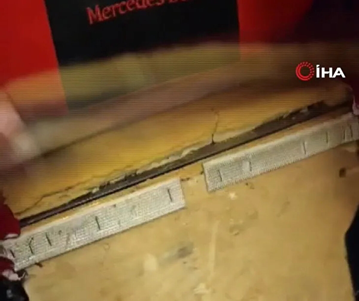 Şoförü Türk olan araçta, 28 yolcu beyan edebilecekleri miktarda nakit para taşımadıklarını bildirdi.