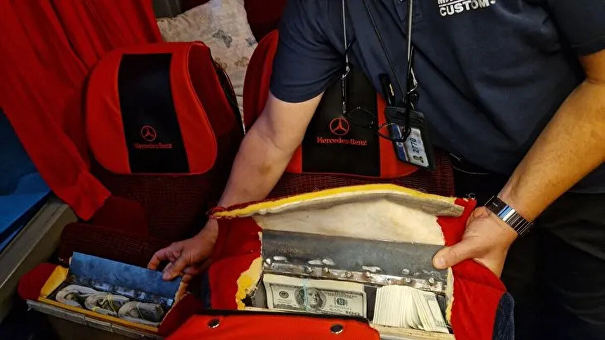 Bunun üzerine otobüs, detaylı bir gümrük muayenesine gönderildi.