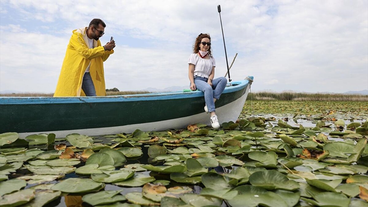 Balıkçılığın yapıldığı, 656 kilometrekarelik yüz ölçüme sahip Beyşehir Gölü çevresinde ayrıca 3 plaj yer alıyor.