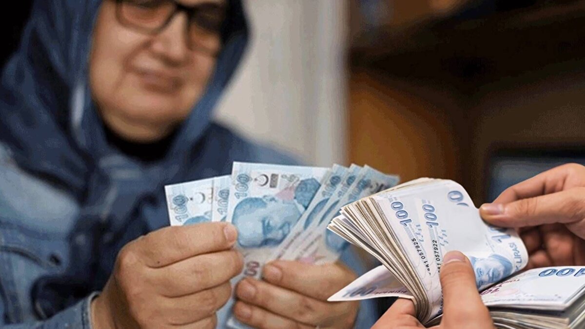 Merkez Bankası, 2024 yıl sonu enflasyon tahminini yüzde 38 olmasını beklediğini belirtti. Piyasa Katılımcıları Anketi'nde de 2024 yılı enflasyon tahmini yüzde 42.95 olarak yer aldı.