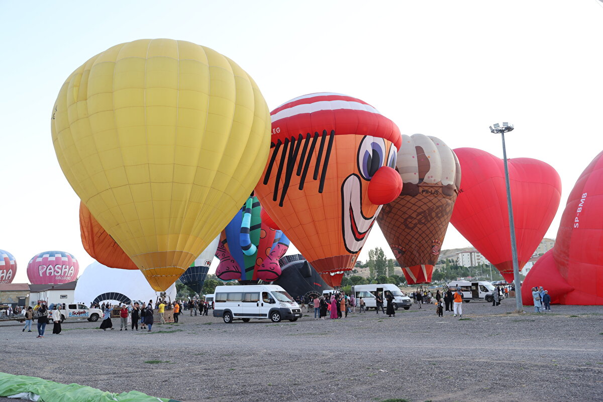 Festival kapsamında, Nevşehir kent merkezi ile ilçe ve beldelerdeki farklı mekanlarda konser, sergi, gastronomi ve atölye çalışması, söyleşi ve tiyatro etkinlikleri düzenleniyor.