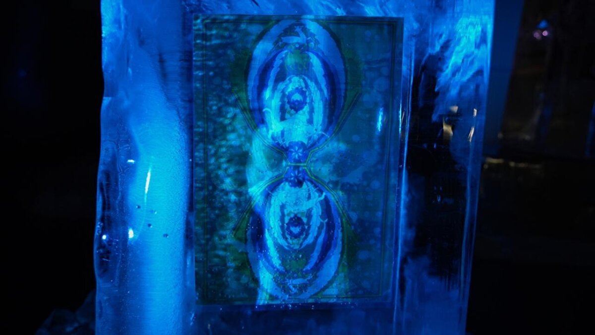 Erzurum Kültür Yolu Festivali`nde sergilenecek çalışmalara ilişkin Bulat, şunları söyledi: "Müzemizde, Kültür Yolu Festivali kapsamında Türk mitolojisi ile ilgili 14 eserin yer aldığı buz heykel sergimiz var. Yüksek lisans öğrencimizin yaptığı bir sergi. Yine öğrencilerimiz ve hocalarımızla gerçekleştirilen Erzurum`un mimari yapılarını ve şehrin kültürel değerlerini anlatan `Erzurum Kültür Sokağı` heykelleri sergilenecek. Çocukların oyun alanları olarak iglolar ve kaykay heykellerimizin de olacağı müzede, Filistin`de öldürülen çocukların anısına da bir çalışmamız bulunuyor."<br>