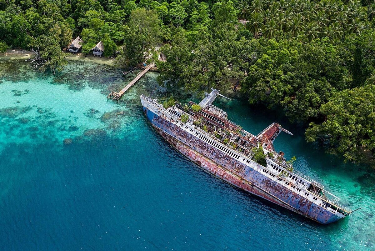 6. MS World Discoverer- Solomon Adaları<br><br>1974 yılında Almanya'daki Schichau Unterweser için tasarlanmış ve inşa edilmiş bir yolcu gemisiydi. BEWA Discoverer adlı inşa sırasında gemi Almanya'nın Bremerhaven kentinde tamamlandı . 2000 yılında gemi bir su altı engeline çarptı ve hasar gördü; daha sonra batmasını önlemek için karaya oturdu ve Solomon Adaları'nda terk edildi .