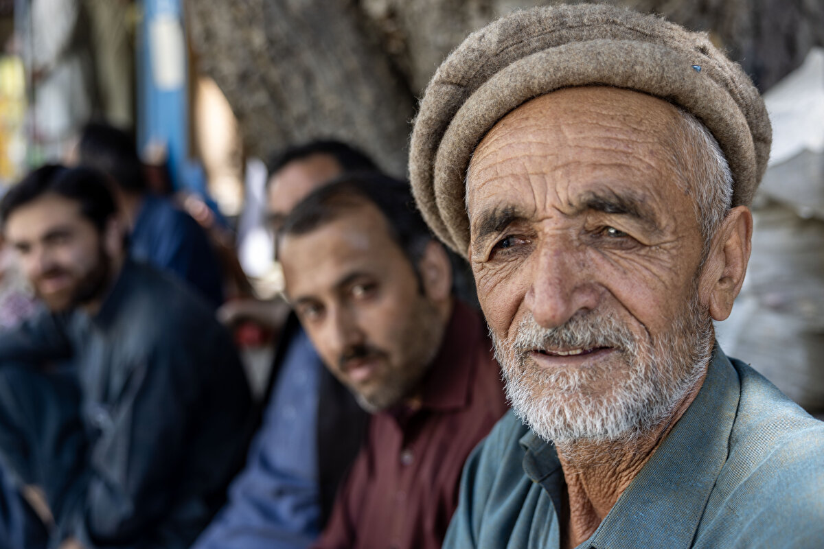 Çoğunlukla sebze ve meyve tüketen bölge halkları, kış şartlarına dayanıklı dağ keçileri ve koyunların yanı sıra bölgenin meşhur büyükbaş hayvanı yak eti ile besleniyor. 