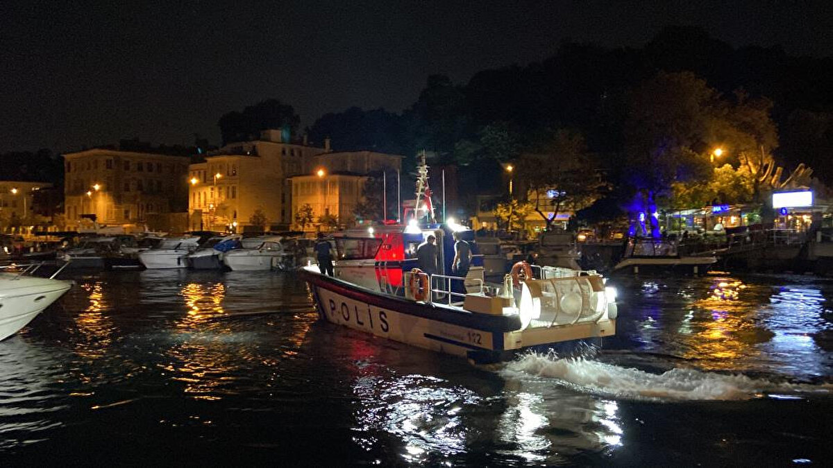 Tarabya açıklarında batan tekneden 3 kişi ve 1 köpek yara almadan kurtulurken yüzmeyi bilmediği iddia edilen 1 kişi ise denizde kayboldu. Sahil güvenlik ekiplerinin denizdeki aramaları sürerken batan teknenin de gözden kaybolduğu öğrenildi.