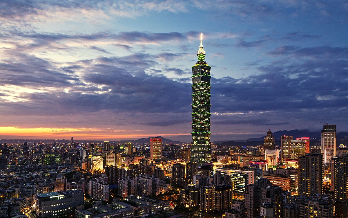 5. Taipei 101 - Taipei - Tayland<br><br> Birleşik Arap Emirlikleri'nde bulunan Burç Halife binası tarafından 21 Temmuz 2007 tarihinde geçilene kadar dünyanın en yüksek binasıydı. Resmi olarak 4 Ocak 2010 tarihinde Burç Halife'nin açılmasıyla en yüksek bina unvanını kaybetti.<br>1999 yılında inşasına başlanıp 2004 yılında tamamlanmıştır. Yüksekliği ise 509 metre olarak kayıtlara geçmiştir. Ayrıca kulenin içerisinde dünyanın en hızlı 2. asansörü bulunur.