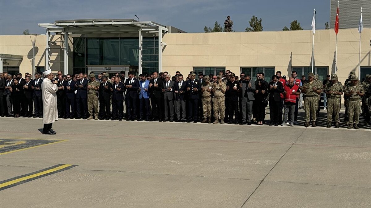 Törende, İl Müftüsü İrfan Üstündağ tarafından dua okundu.