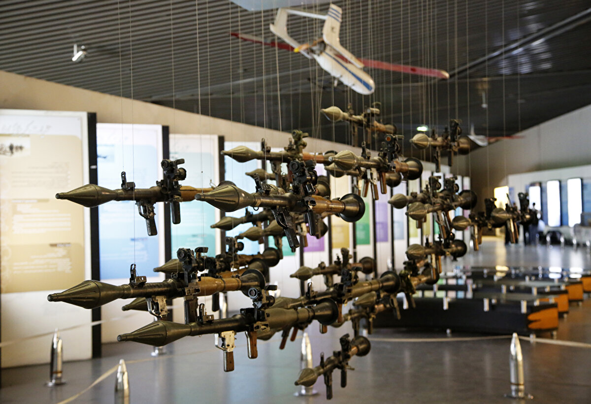 İran'da her yıl savaşın başladığı 22 Eylül'de askerî geçitler ve anma törenleri düzenleniyor. Hafta boyunca "Kutsal Savunma Haftası" adıyla devam eden etkinliklerde savaşta hayatını kaybedenler anılıyor. İran, ayrıca açılan müzeler, yazılan kitaplar ve çevrilen filmlerle de savaşı canlı tutuyor.