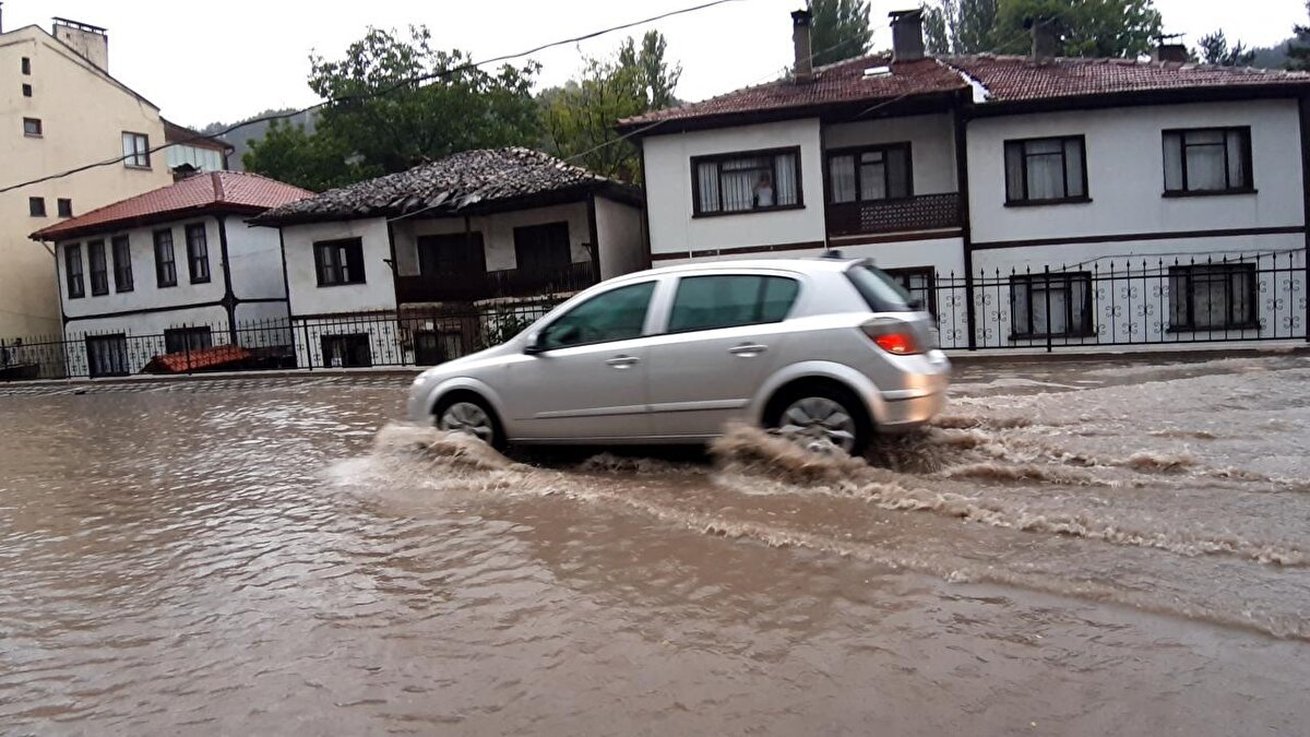 BOLU<br>Sarı uyarı Gök gürültülü sağanak bekleniyor.