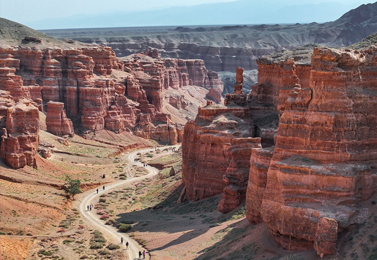 Her yıl yaklaşık 50 binden fazla kişinin ziyaret ettiği kanyon, 1964 yılında koruma altına alındı ve 23 Şubat 2004'te kurulan Charyn Millî Parkı'nın bir parçası oldu.