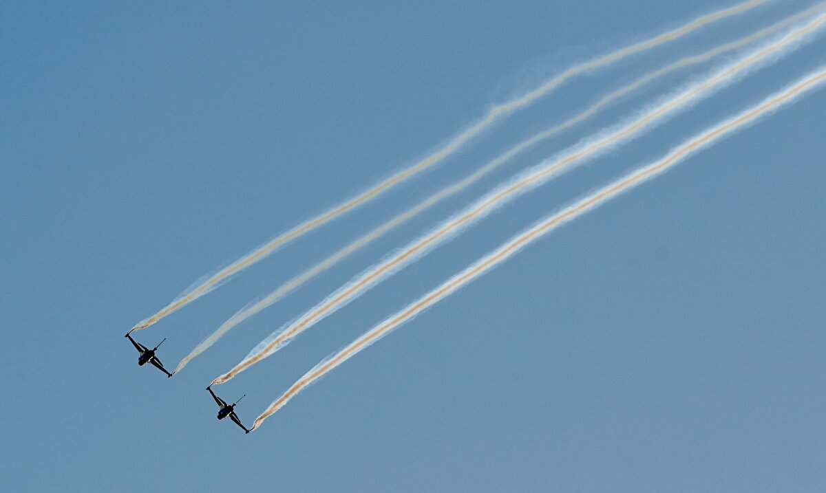 SOLOTÜRK İstanbul semalarında selamlama uçuşu gerçekleştirdi.