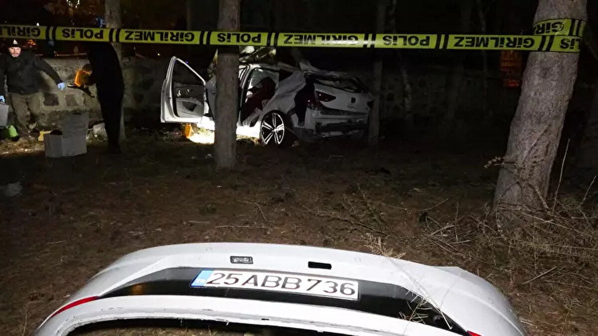 Çarpmanın şiddetiyle otomobil motor kısmından alev aldı. Kazada sürücü Muhammet Yıldırım ve beraberinde bulunan Muhammet Ayyıldız ile Selim Kılıç yaralandı. Çevredekilerin ihbarı üzerine olay yerine itfaiye ambulans ve polis ekibi sevk edildi.