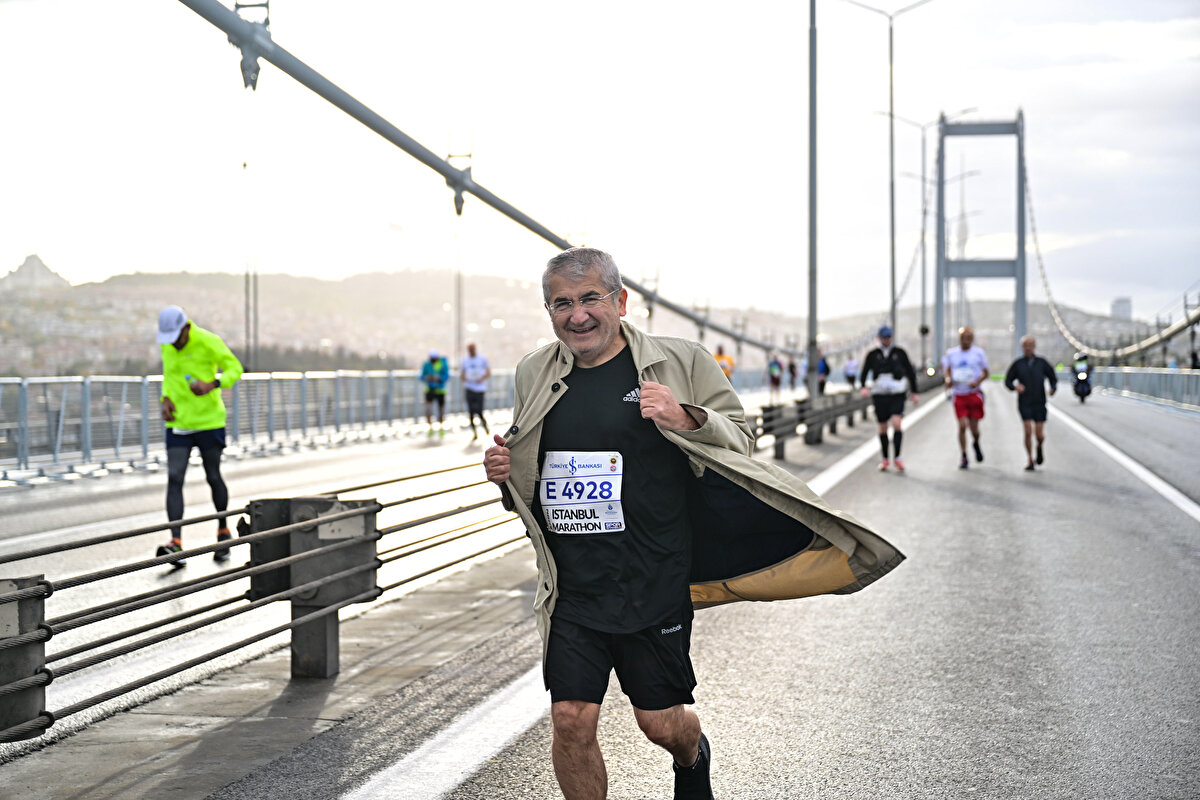 Ödüller nasıl olacak?<br><br>46. İstanbul Maratonu'nda erkekler ve kadınlarda birinci olanlara 45'er bin dolar para ödülü verilecek.
