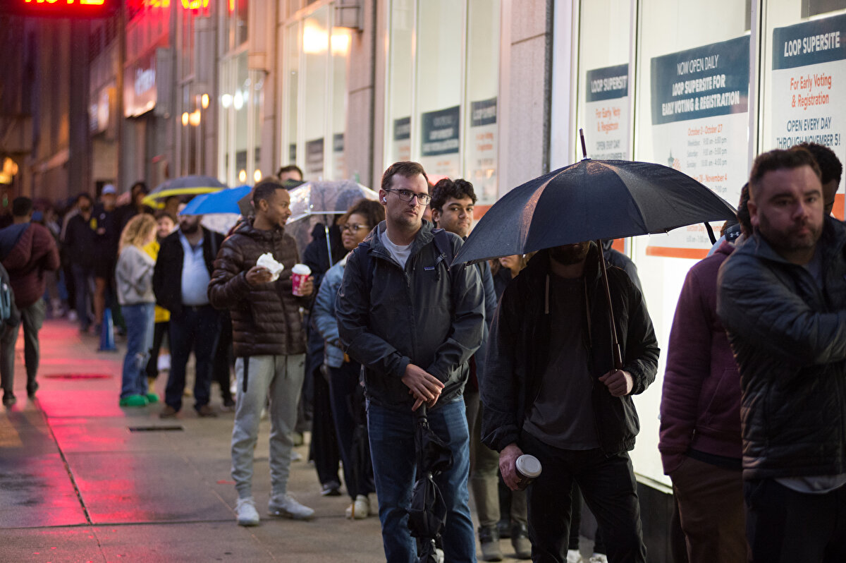 ABD'nin Illinois eyaletinin Chicago kentinde vatandaşlar, başkanlık ve kongre seçimleri için Supersite oy verme merkezinde oy kullandı.