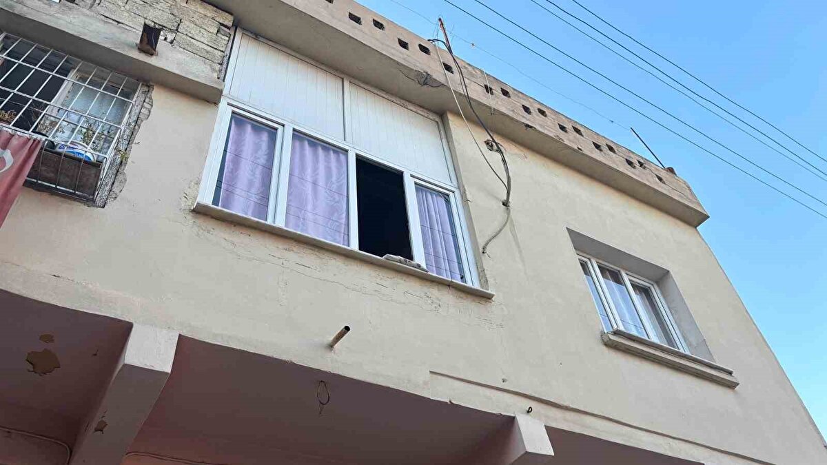 İddiaya göre, Ali Zengin'in (82) tek başına yaşadığı evde yangın çıktı.