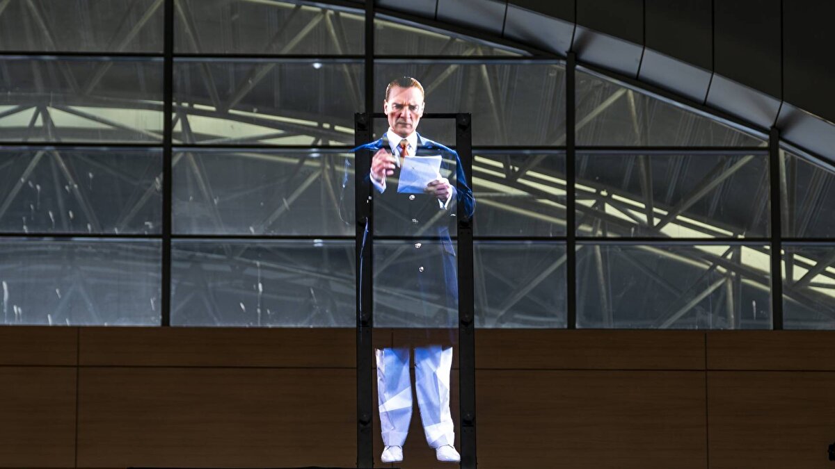 Sabiha Gökçen terminalinin asma katından, 3 boyutlu hologram tekniğiyle Atatürk'ün Nutuk konuşması canlandırıldı. 3 dakikalık izleti Atatürk kendisini saygıyla ananlara canlı olarak hitap ediyormuş etkisi yaratarak havalimanında duygu dolu anlar yaşattı.