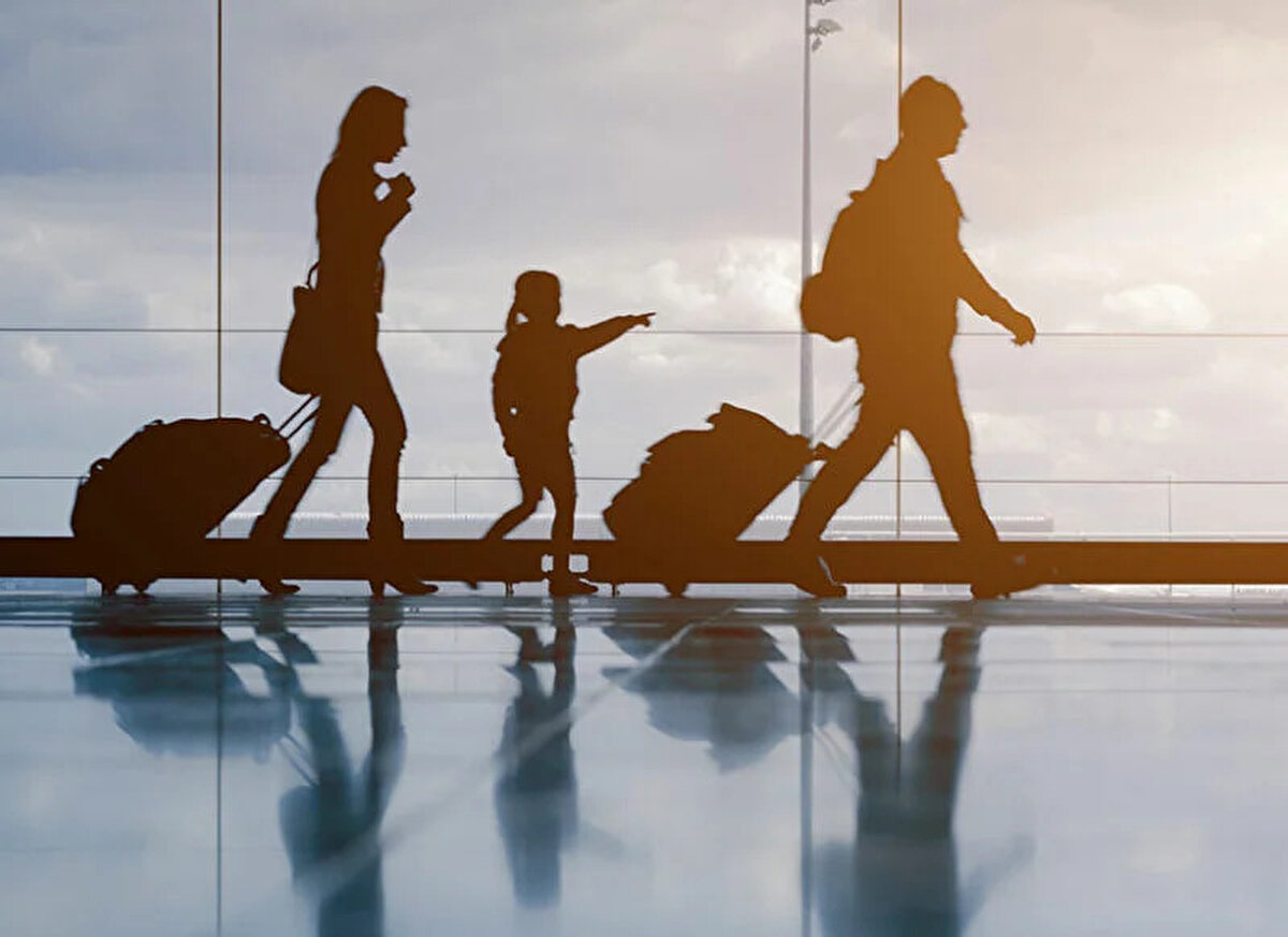 2025 yılı itibarıyla önemli tatil günleri arasında Ramazan Bayramı, Kurban Bayramı, Cumhuriyet Bayramı ve ulusal bayramların yanı sıra dini ve kültürel anlam taşıyan özel günler de bulunuyor. Tatil günlerinin çoğunun hafta içi günlerine denk gelmesi, tatil yapmayı planlayanlar için bir avantaj oluşturuyor.