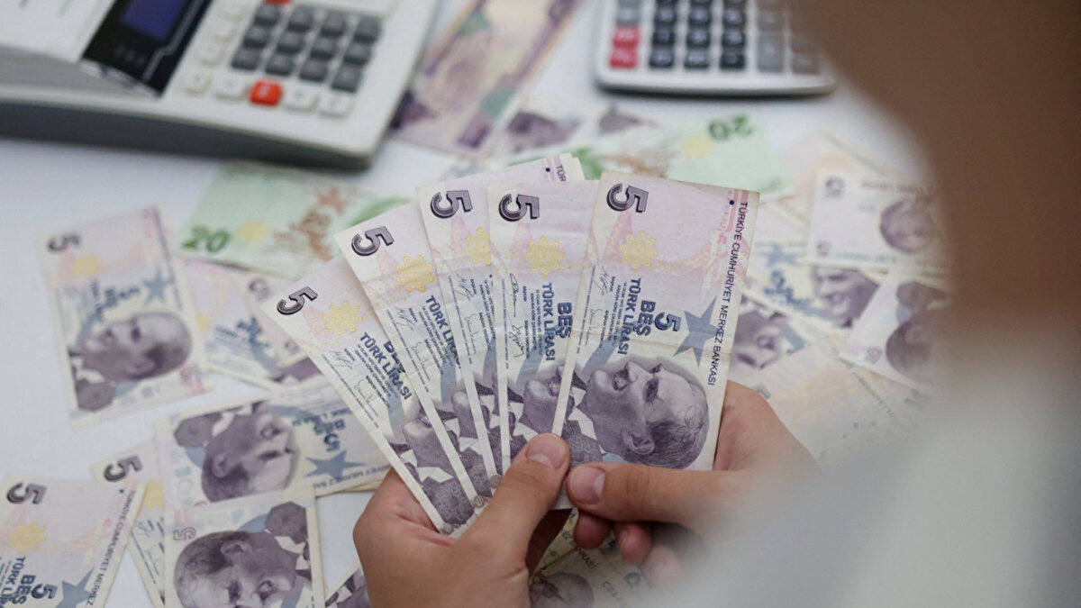 Buna göre 5 TL’lik banknot üzerinde Merkez Bankası Başkanı Dr. Fatih Karahan ile Merkez Bankası Başkan Yardımcısı Prof. Dr. Hatice Karahan’ın imzaları olacak. 