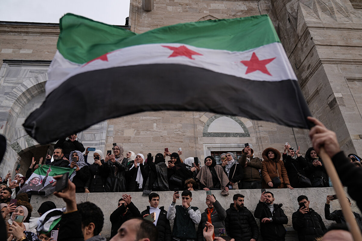 İstanbul'da öğrenci olduğunu belirten Nur Ahmed, Baas rejiminin devrilmesinden dolayı mutluluktan sürekli ağladığını anlatarak, ülkesine geri döneceğini söyledi.