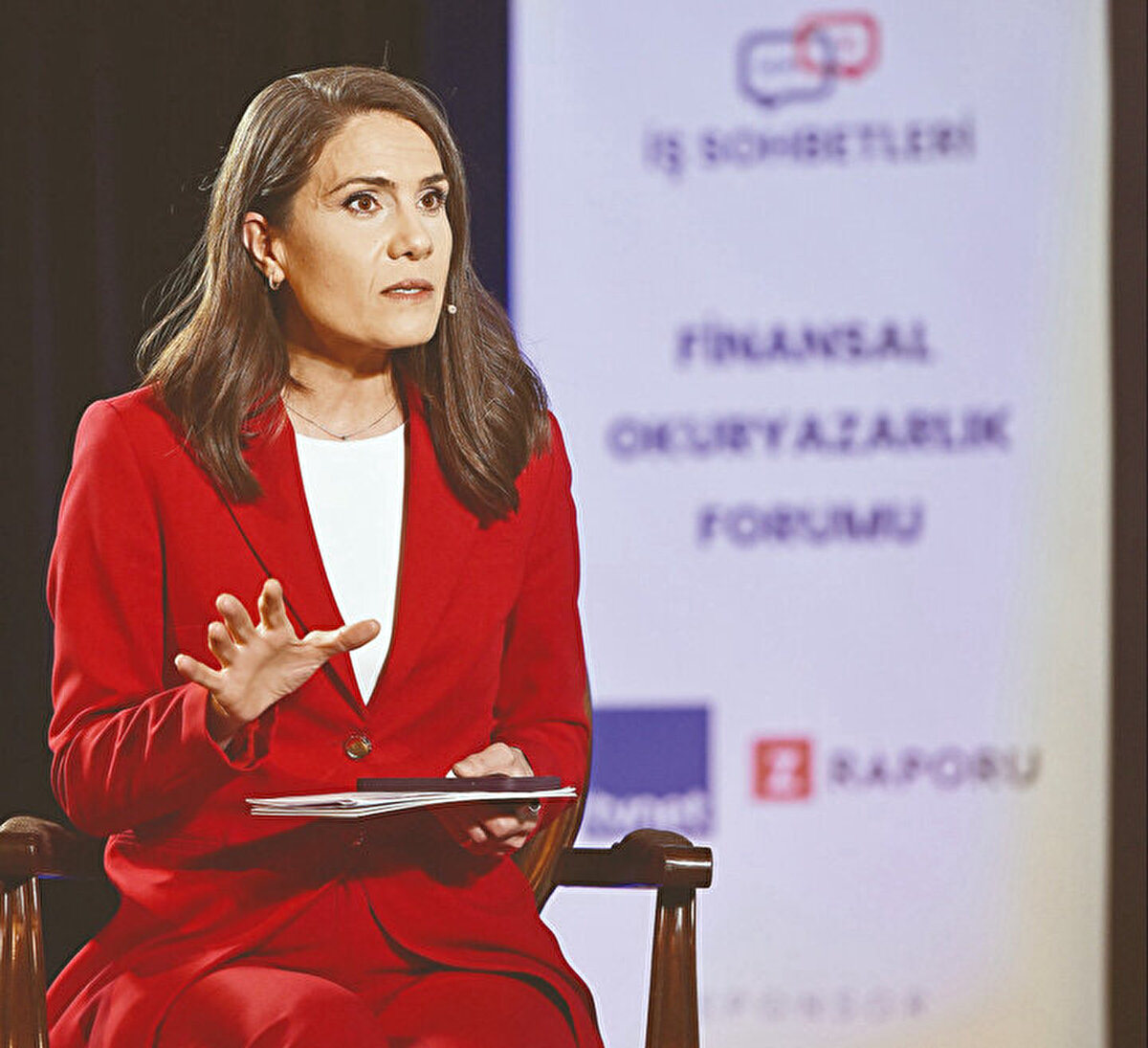 Albayrak Medya Grubu mecralarından TVNET ve Z Raporu dergisinin düzenlediği ‘İş Sohbetleri’nin ilki dün Halkbank sponsorluğunda, Boğaziçi Üniversitesi ev sahipliğinde gerçekleştirildi. ‘Finansal Okuryazarlık’ temalı foruma; akademi ve finans dünyasından uzman isimlerin yanı sıra çok sayıda öğrenci katıldı. Moderatörörlüğünü TVNET Ekonomi Şefi ve Z Raporu Dergisi Yazı İşleri Müdürü Semra Karabaş’ın üstlendiği programın açılış konuşmasını ise Boğaziçi Üniversitesi Finans Mühendisliği Anabilim Dalı Başkanı Prof. Dr. Talat Ulussever yaptı.