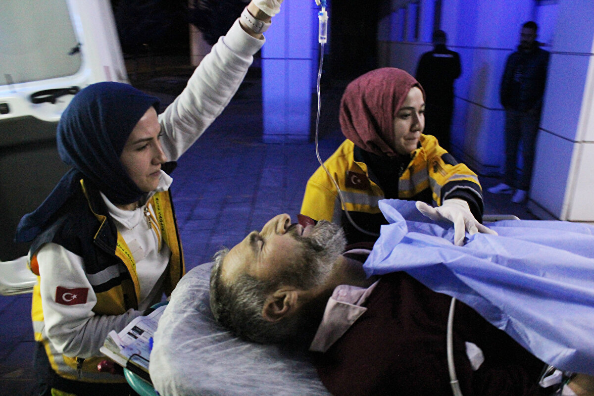 Dağdaş, aracından inip, torunu ve tartışan kişileri ayırmak istedi. Bu sırada Dağdaş ile K.E. ve kardeşi Y.E. arasında tartışma çıktı. Tartışmanın büyümesi ile K.E., montunun içine gizlediği pompalı tüfekle Mesut Dağdaş'ın üzerine ve çevreye rastgele ateş etti.