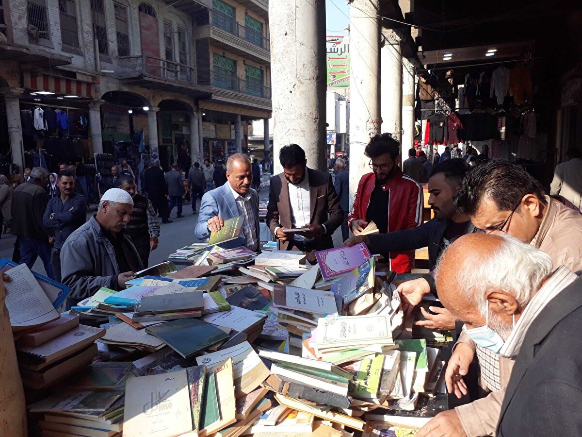 5 Mart 2007'de caddeye bombalı araçla düzenlenen bir saldırıda 30 kişi vefat etti. Çok sayıda kütüphane ve bina da yıkıldı.