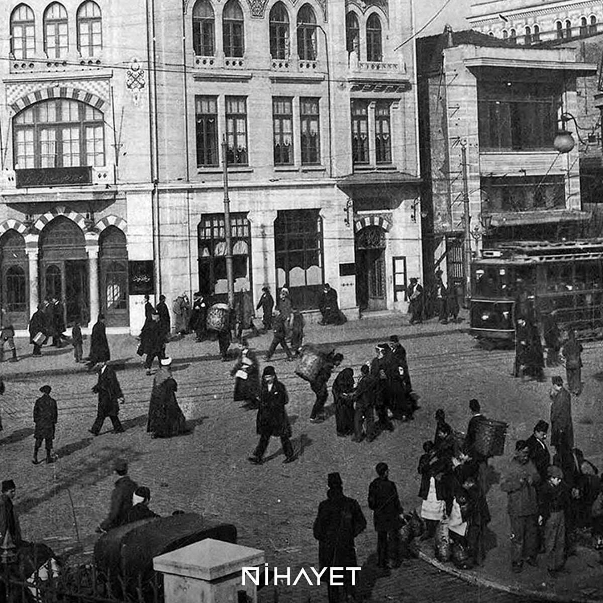 Özellikle Galata Köprüsü'nün yakınındaki bu bölge, şehre gelen yabancıların ve tüccarların yoğunlukla kullandığı bir yerdi.