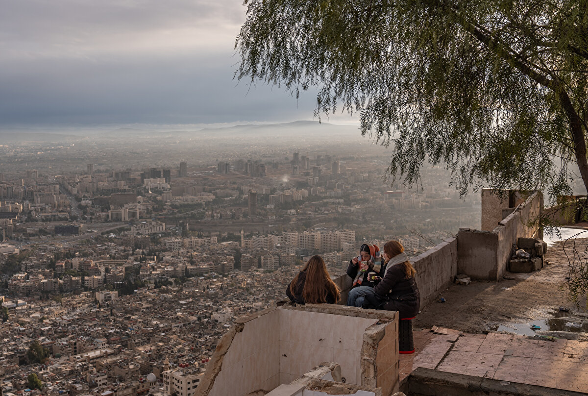Şam ve Suriye'nin "bir açık hava hapishanesi" olduğunu anlatan Muhammed, "Herkes Suriye'ye gelsin, Suriye çok güzel. İnşallah 3-4 ay içinde birçok şey değişecek." temennisinde bulunuyor.